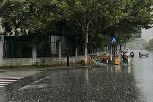 额？布格拉汗删光与成都蓉城相关动态：拿破伞遮雨不如淋雨……